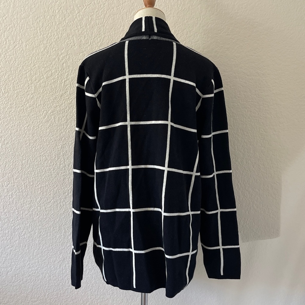 0316 - Women’s L Black Jackquard One Button Sweater with Pockets - Picture 3 of 3